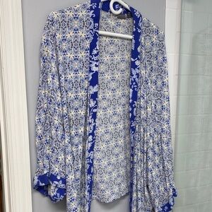 Laura Scott Royal Blue and White Patterned Kimono